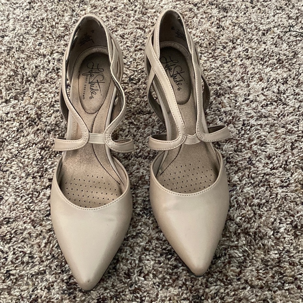 Tan flex heel